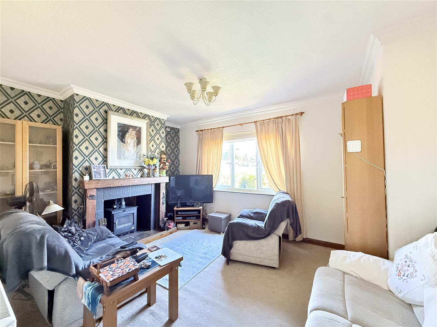 3 bed house - semi-detached in Armadale Road, Dukinfield – photo 2